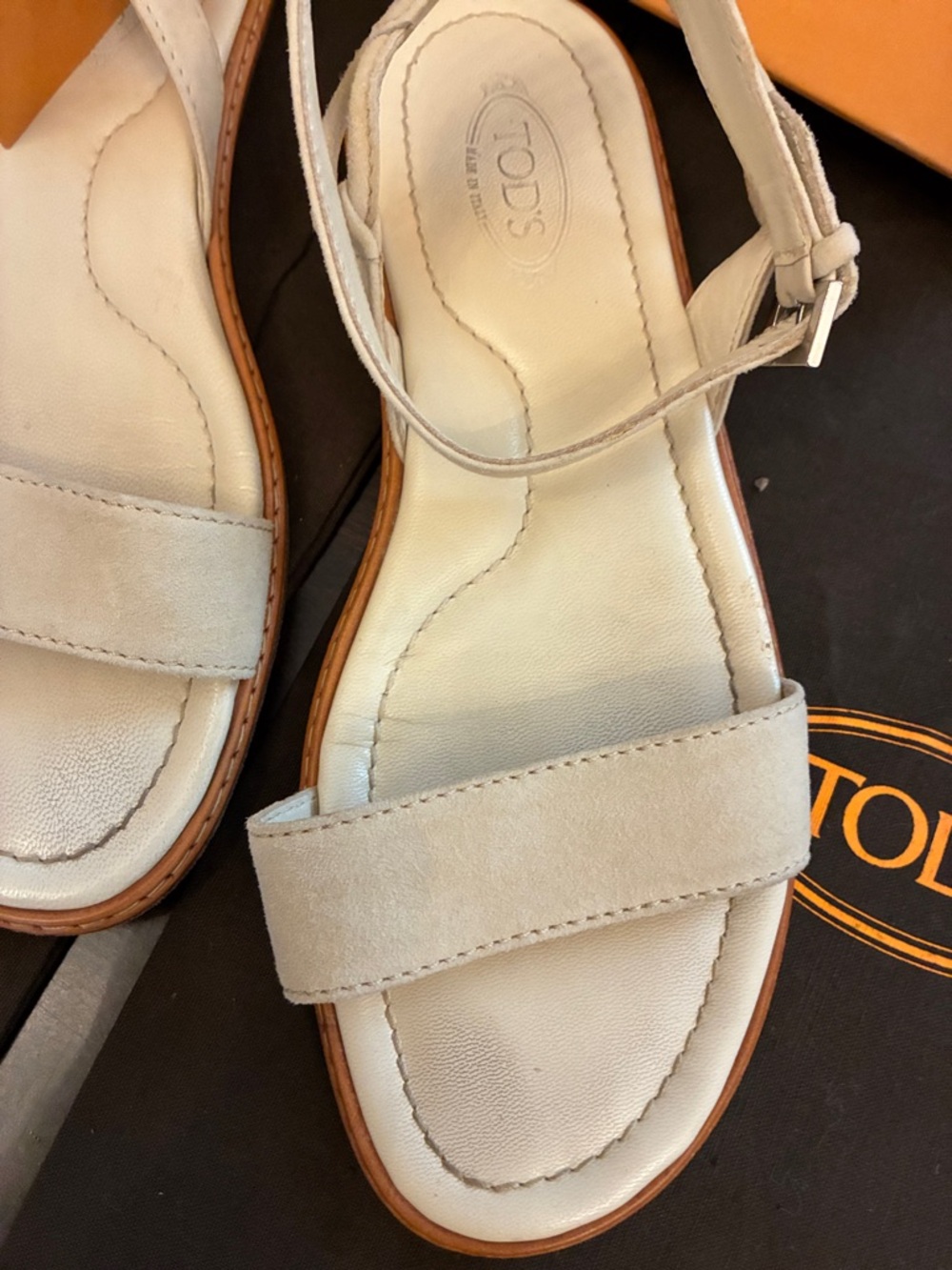 TOD'S Y2K Cream Suede Leather Ankle-Strap Flat Sandals. Sz 7. - Picture 3 of 15